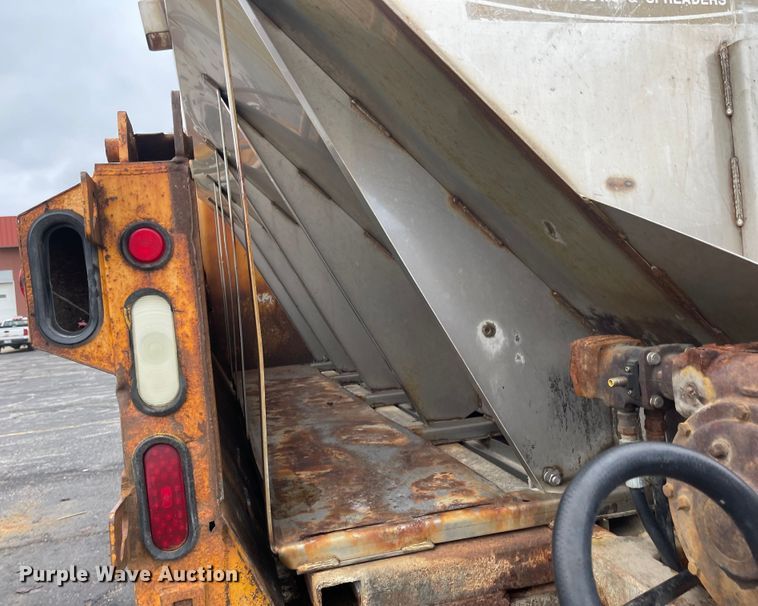 image for item KT9665 2004 International 7400  dump truck