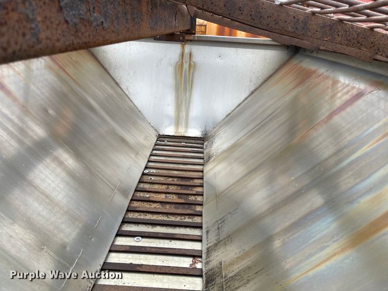 image for item KT9665 2004 International 7400  dump truck