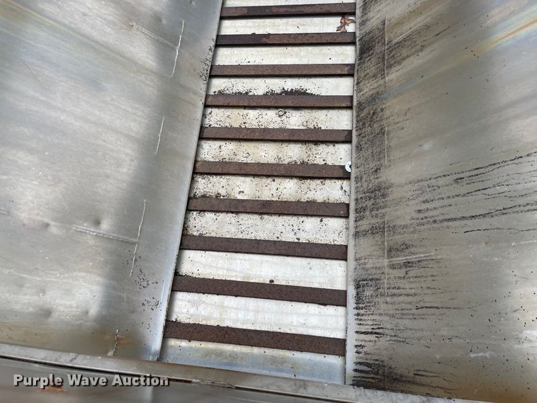 image for item KT9665 2004 International 7400  dump truck