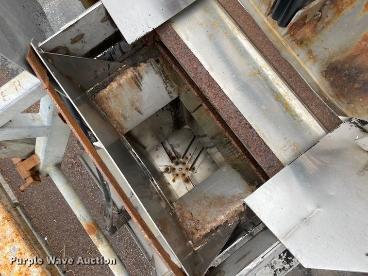 image for item KT9665 2004 International 7400  dump truck