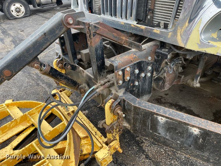 image for item KT9665 2004 International 7400  dump truck