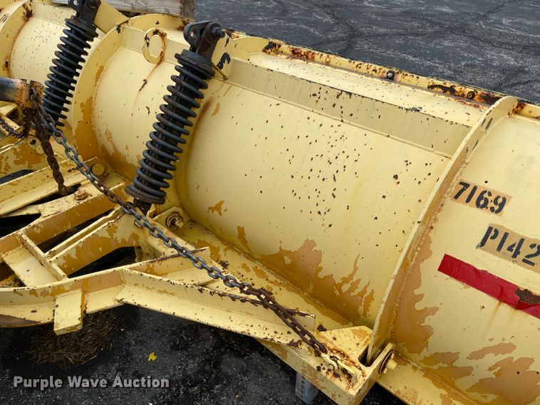 image for item KT9665 2004 International 7400  dump truck