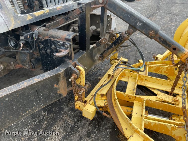 image for item KT9665 2004 International 7400  dump truck