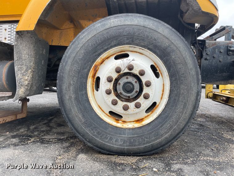 image for item KT9665 2004 International 7400  dump truck