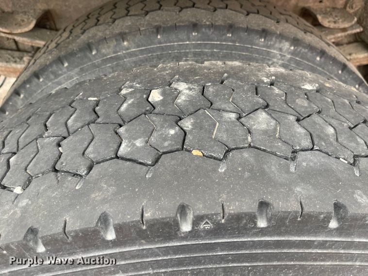 image for item KT9665 2004 International 7400  dump truck