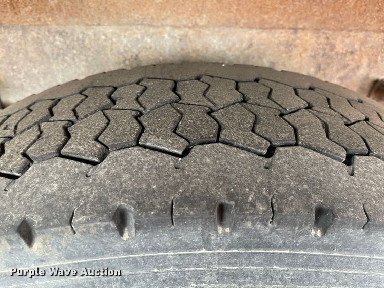 image for item KT9665 2004 International 7400  dump truck