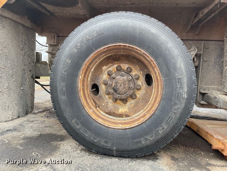 image for item KT9665 2004 International 7400  dump truck