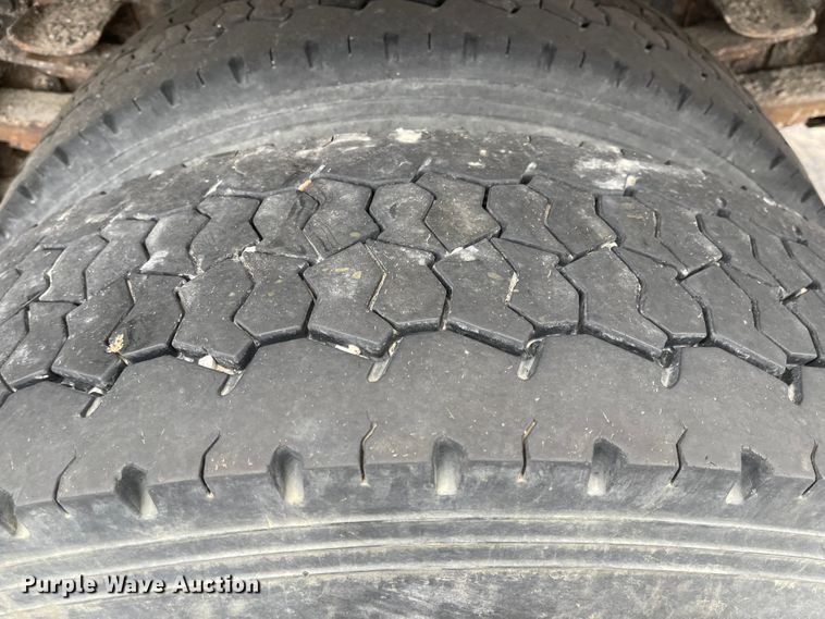 image for item KT9665 2004 International 7400  dump truck