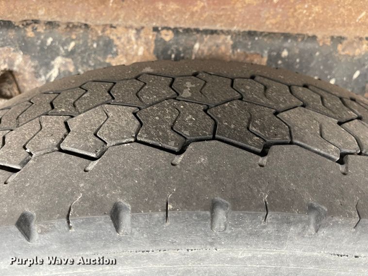 image for item KT9665 2004 International 7400  dump truck