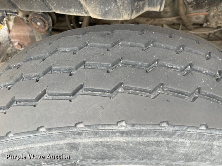 image for item KT9665 2004 International 7400  dump truck