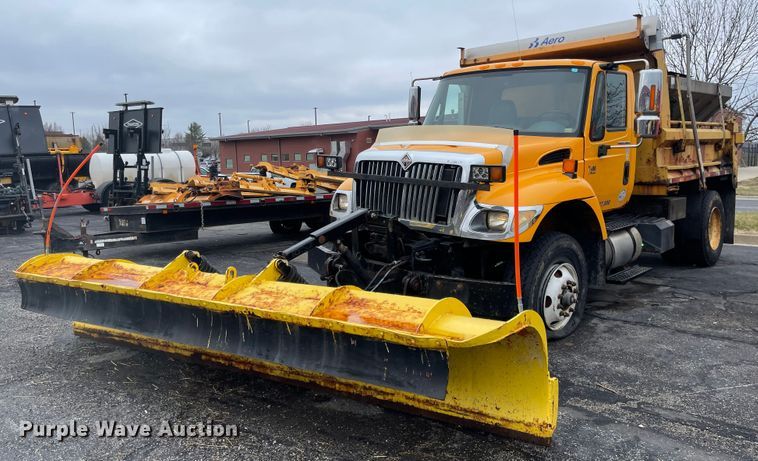 image for item KT9666 2006 International 7400  dump truck