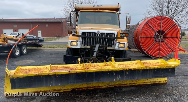 image for item KT9666 2006 International 7400  dump truck