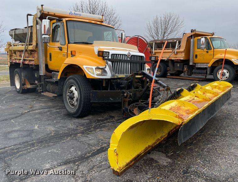 image for item KT9666 2006 International 7400  dump truck
