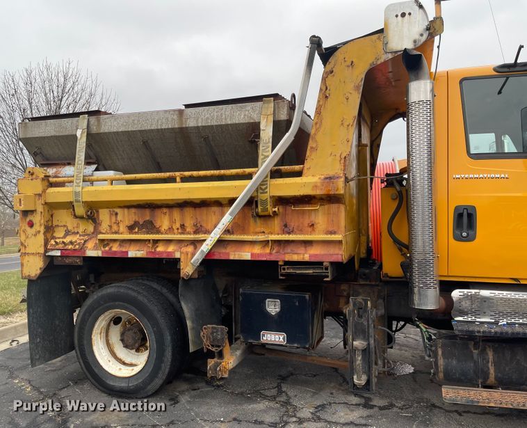 image for item KT9666 2006 International 7400  dump truck