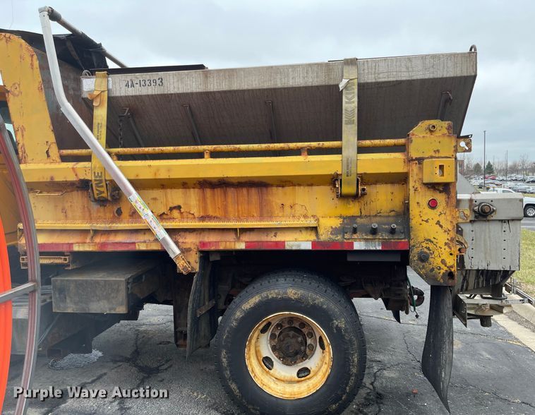 image for item KT9666 2006 International 7400  dump truck