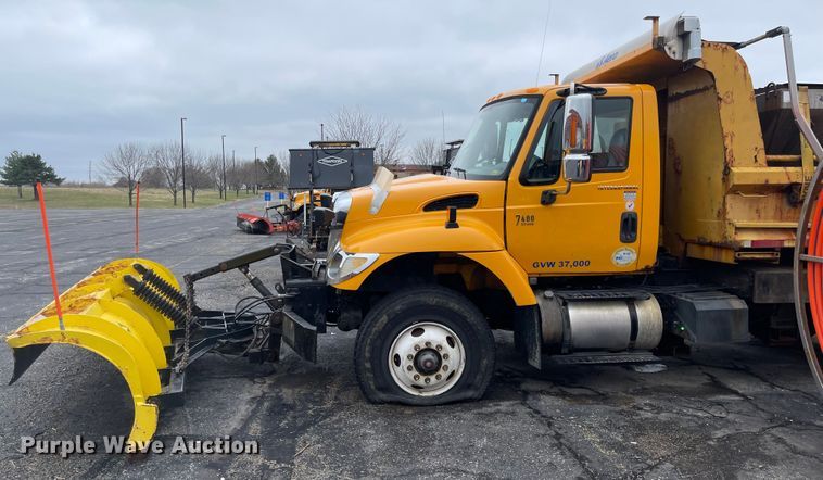 image for item KT9666 2006 International 7400  dump truck