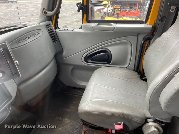 image for item KT9666 2006 International 7400  dump truck