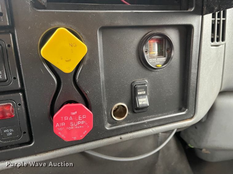 image for item KT9666 2006 International 7400  dump truck