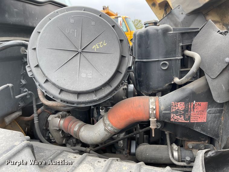 image for item KT9666 2006 International 7400  dump truck