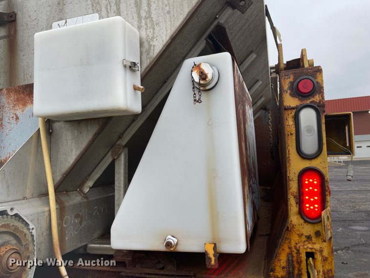 image for item KT9666 2006 International 7400  dump truck