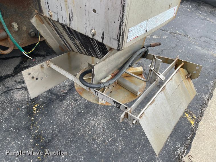 image for item KT9666 2006 International 7400  dump truck