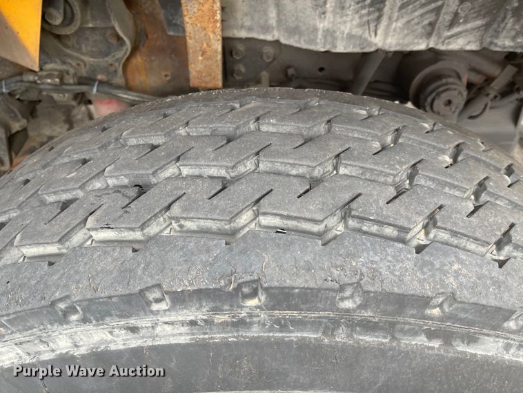 image for item KT9666 2006 International 7400  dump truck