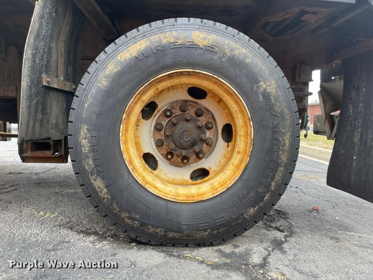 image for item KT9666 2006 International 7400  dump truck