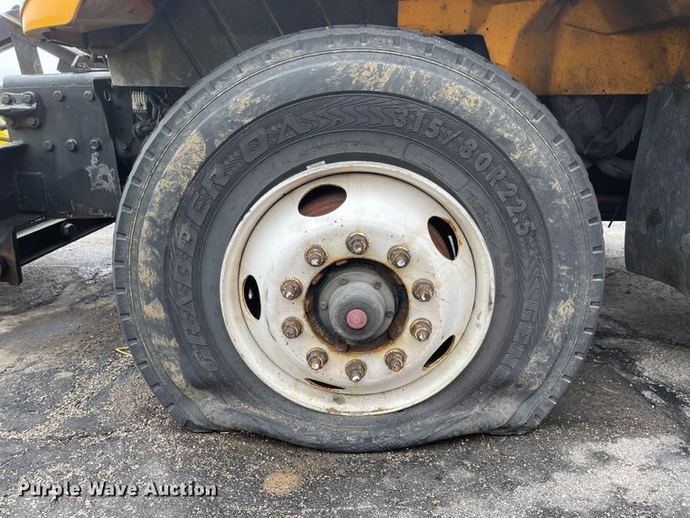 image for item KT9666 2006 International 7400  dump truck