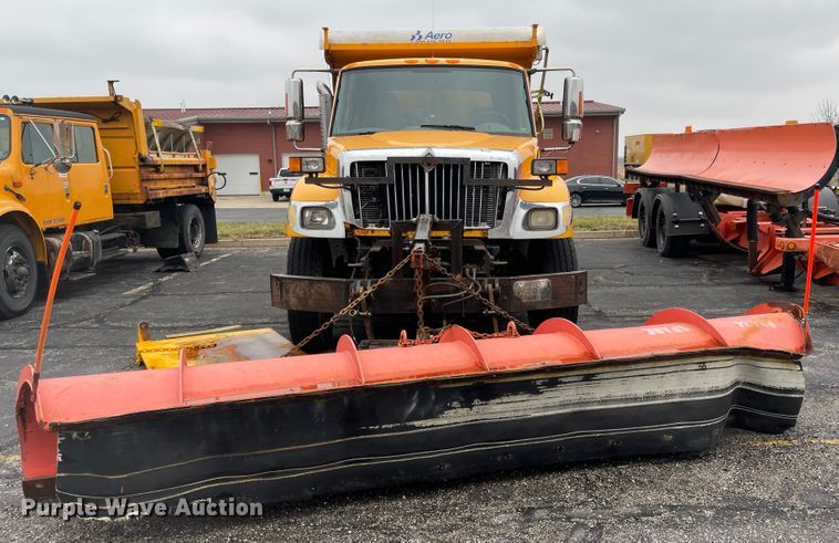 image for item KT9671 2006 International 7400  dump truck
