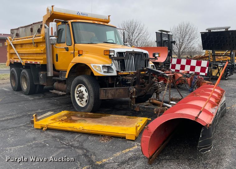 image for item KT9671 2006 International 7400  dump truck