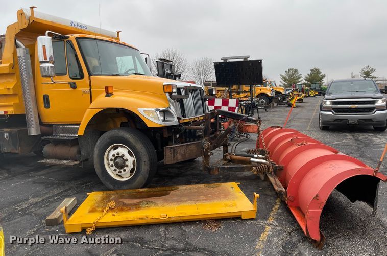 image for item KT9671 2006 International 7400  dump truck