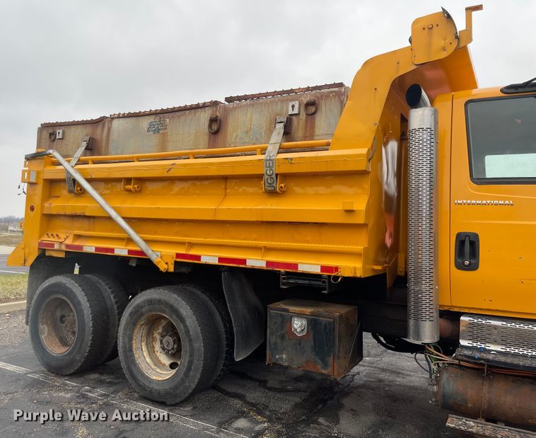 image for item KT9671 2006 International 7400  dump truck
