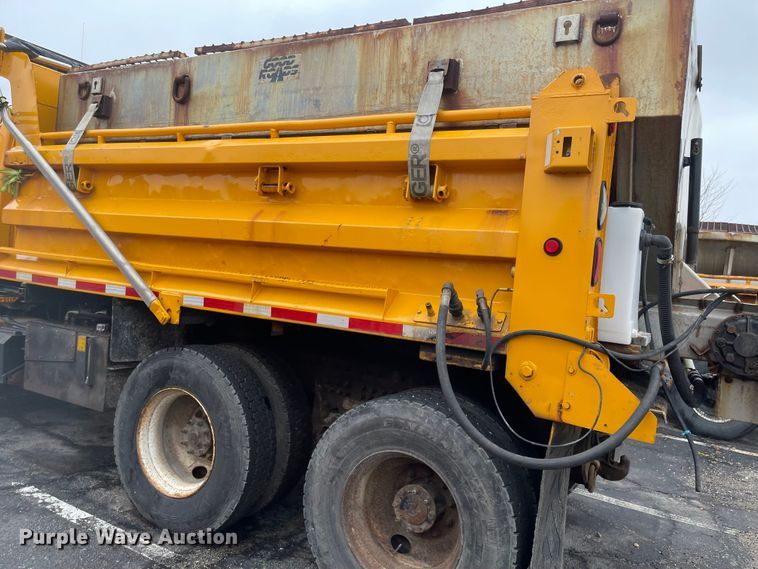 image for item KT9671 2006 International 7400  dump truck