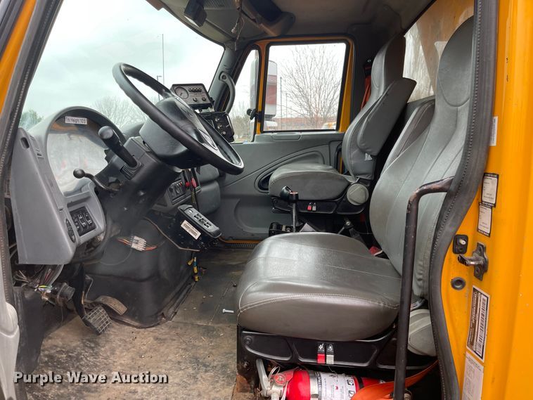 image for item KT9671 2006 International 7400  dump truck