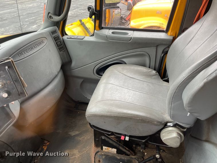 image for item KT9671 2006 International 7400  dump truck