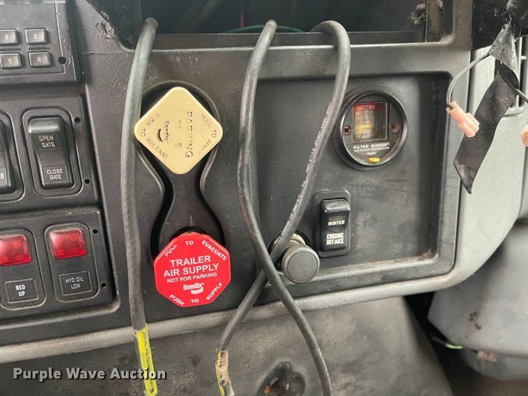 image for item KT9671 2006 International 7400  dump truck