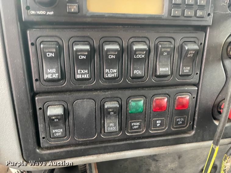 image for item KT9671 2006 International 7400  dump truck