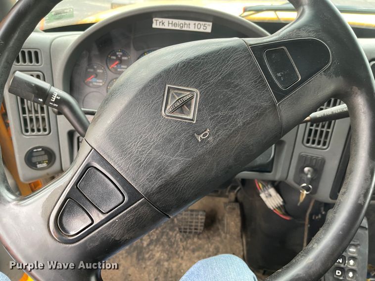 image for item KT9671 2006 International 7400  dump truck