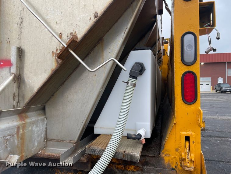 image for item KT9671 2006 International 7400  dump truck