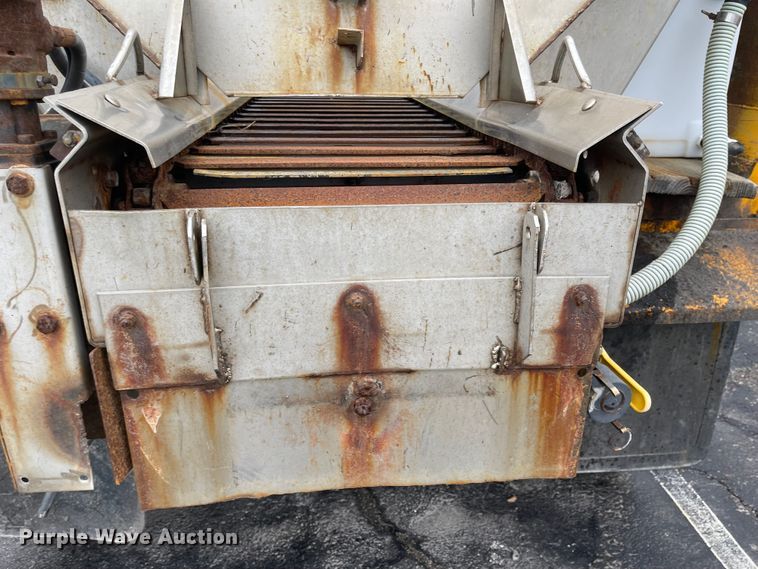 image for item KT9671 2006 International 7400  dump truck