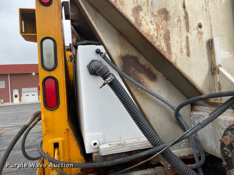 image for item KT9671 2006 International 7400  dump truck