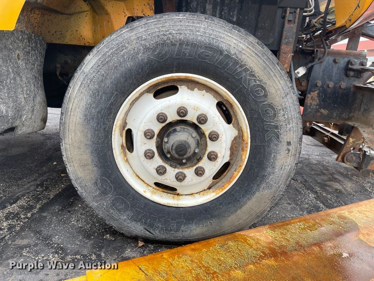 image for item KT9671 2006 International 7400  dump truck