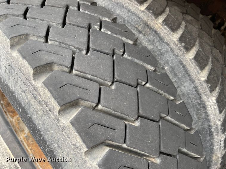 image for item KT9671 2006 International 7400  dump truck