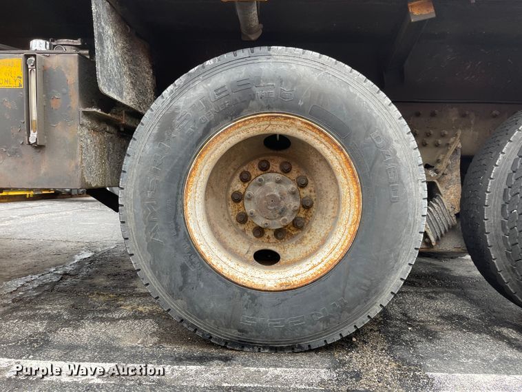 image for item KT9671 2006 International 7400  dump truck