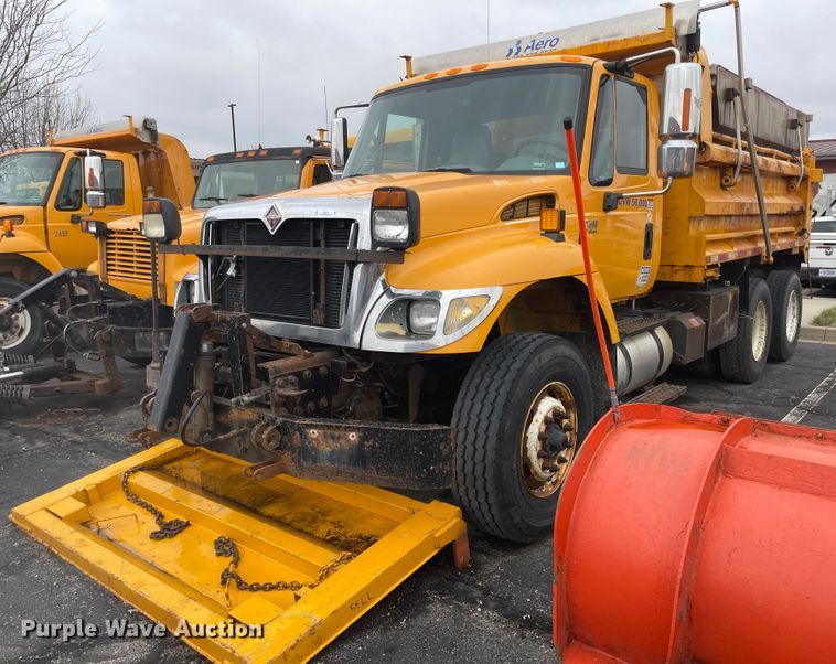 image for item KT9674 2006 International 7400  dump truck