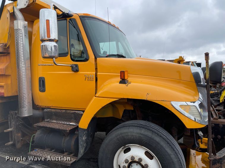 image for item KT9674 2006 International 7400  dump truck