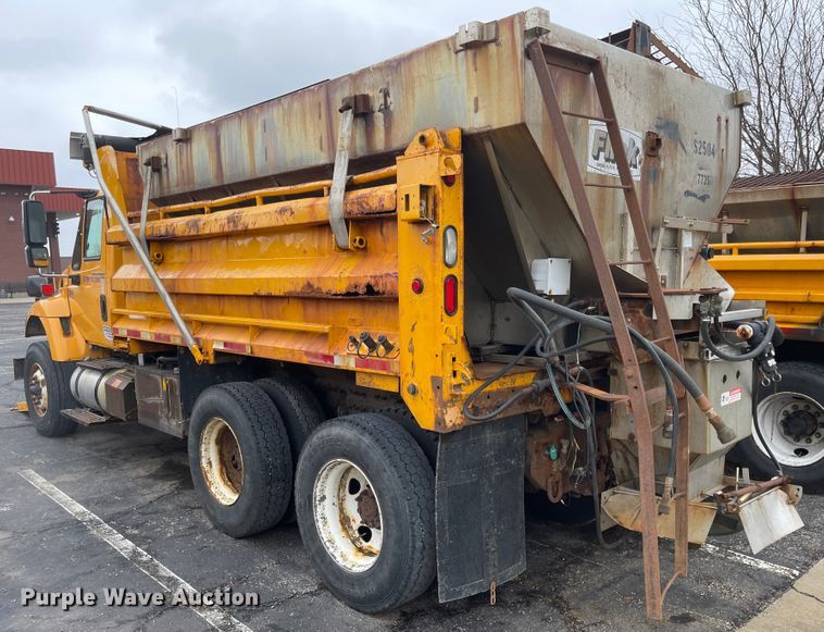 image for item KT9674 2006 International 7400  dump truck