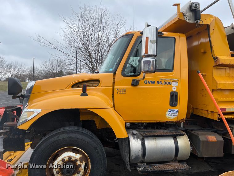 image for item KT9674 2006 International 7400  dump truck