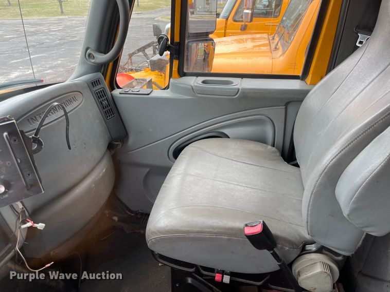 image for item KT9674 2006 International 7400  dump truck