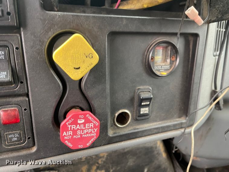 image for item KT9674 2006 International 7400  dump truck